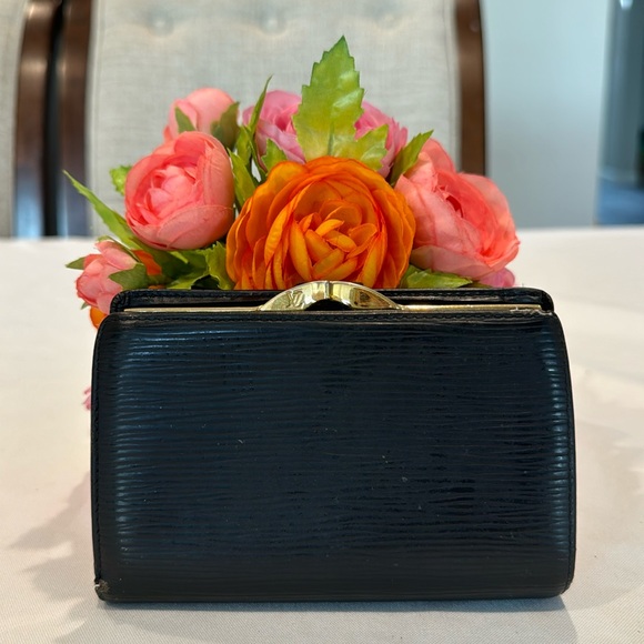 Authentic Louis Vuitton Epi kisslock wallet - Picture 1 of 13